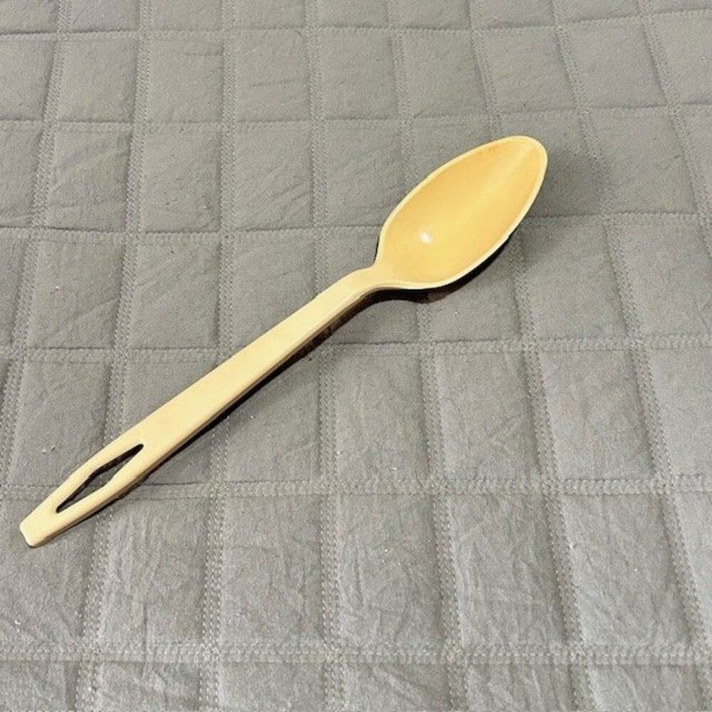 Vintage Tailor Made Products Beige Nylon Plastic Ladle Soup Spoon Scoop 12” USA